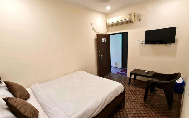 OYO HOME 70169 Mishra Suites