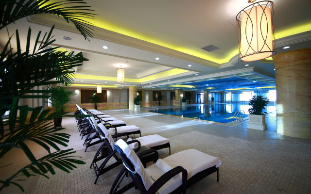 Howard Johnson by  Domando Plaza Wulanchabu