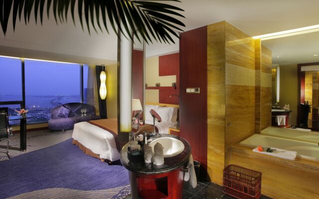 Zhuhai Charming Holiday Hotel