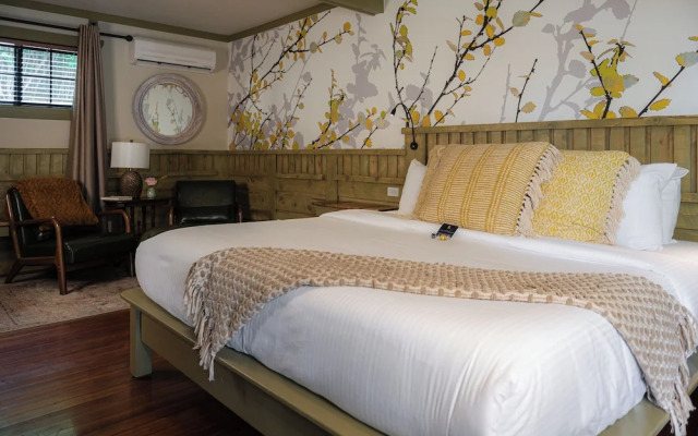 Highland Haven Creekside Inn