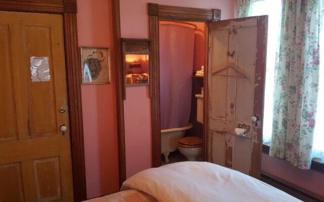 Paradox Lodge & Cedar Lodge