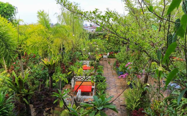 Labuana Homestay and Cafe Garden Makassar