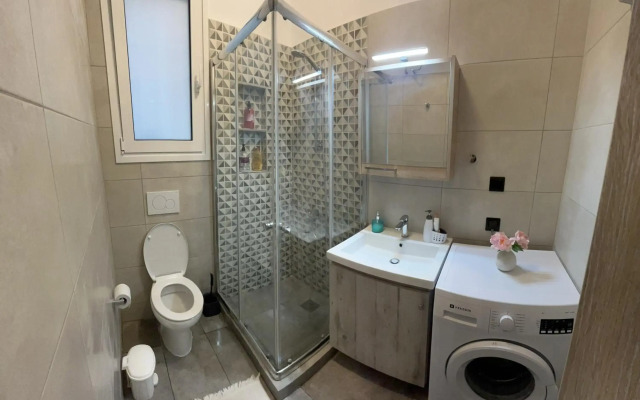 Cozy flat in Hilton, central Athens, 3' metro, VFM!