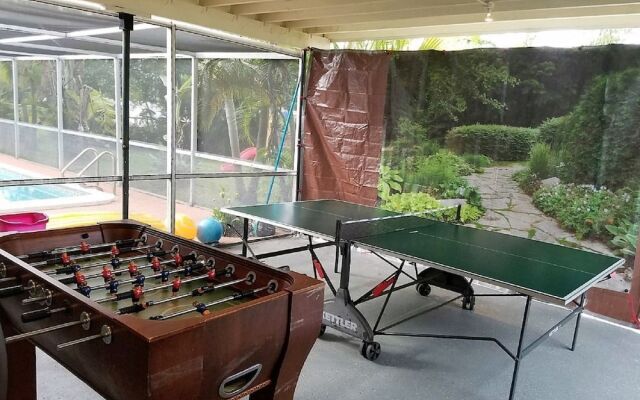 Hollywood Hills 4 Bedrooms 3 Bathrooms Home