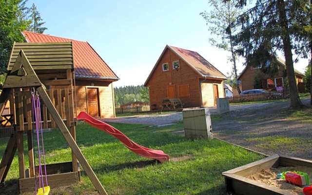 Domki nad jeziorem w Karłowicach