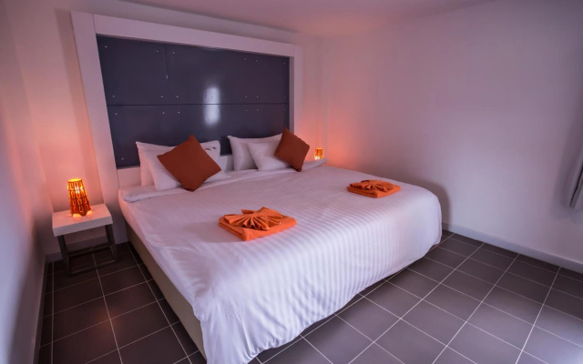 The Original Orange Rooms – Guest Rooms – Nakhon Si Thammarat