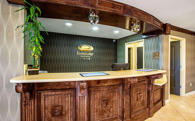 Super 8 by Wyndham Jackson MS Near the Fairgrounds