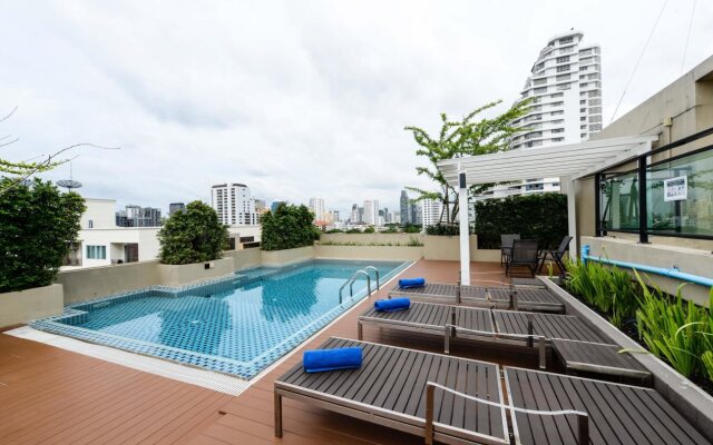 Ten Ekamai Suites Serviced Apartment