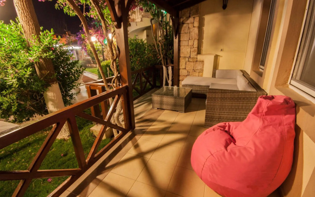 Moonshine Hotel & Suites