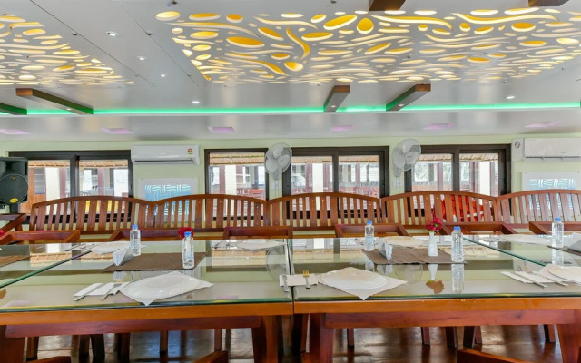 Oyo 22759 Houseboat Luxury Smart Gold 6 Bhk