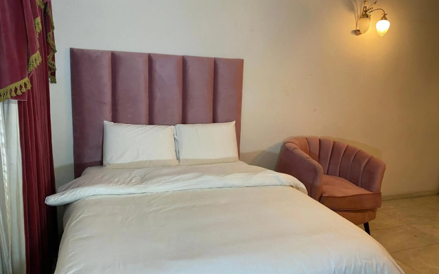 CHIC Geust House