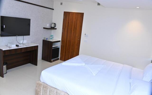 Grand Manor Suites