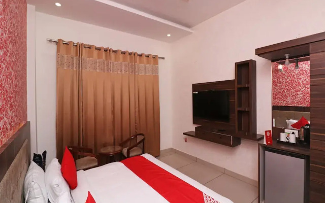 OYO 25076 Omang Hotel
