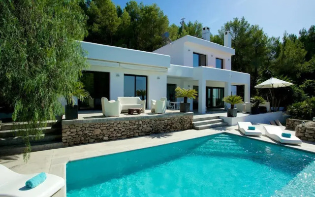 Villa With Outdoor Area