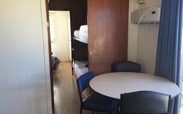 Hillcrest Tourist Park Cabin