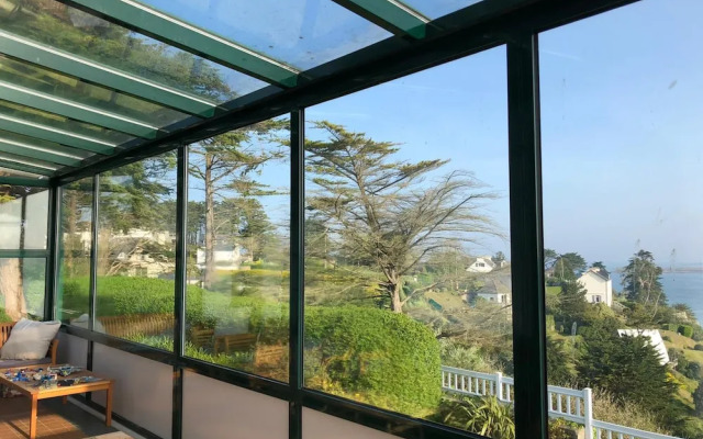 Superb sea View / Private Beach Access