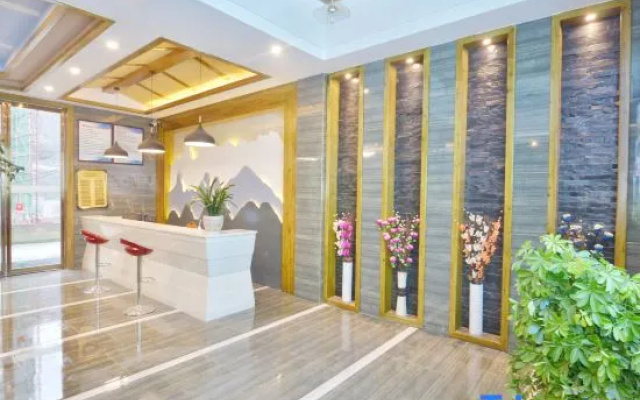 Ruiyuan Hotel (Zhangjiajie West High-speed Railway Station)