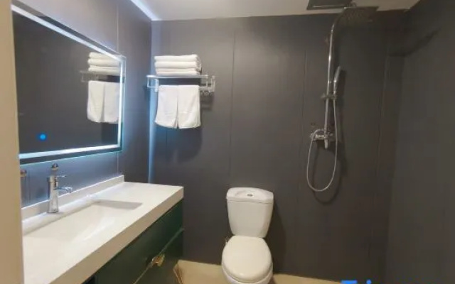 Ruilong Business Hotel – Bathroom – Xinyang