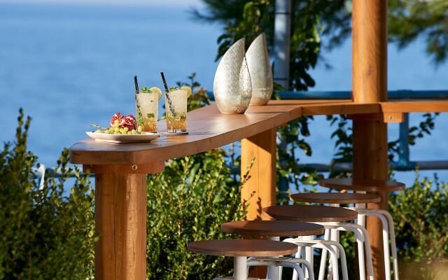 Xenia Residence & Suites
