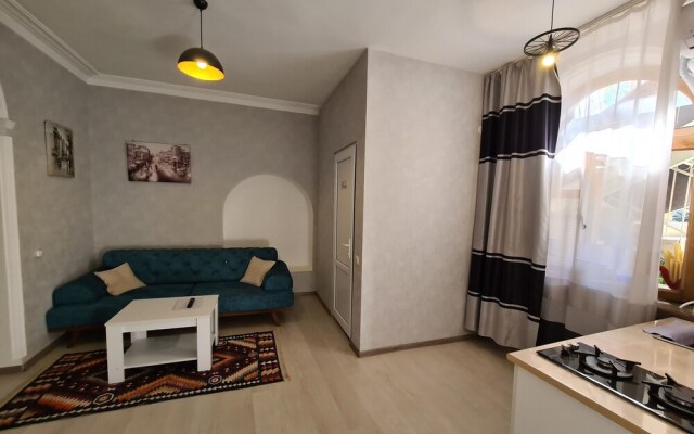 Grayhouse Elia Apartment