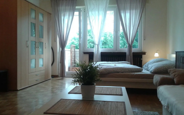 Tuzzini Köln Apartment Köln Messe