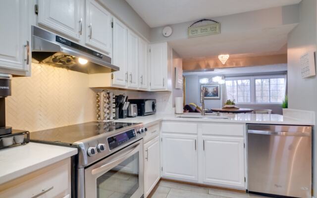 Quaint Arlington Vacation Rental w/ Patio!