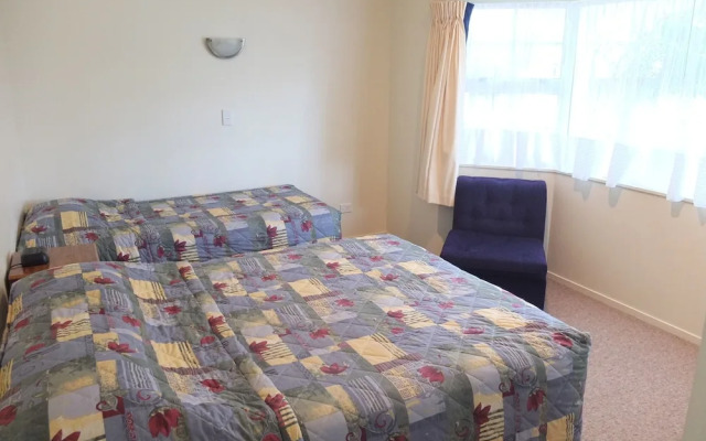 Colonial Court Motel