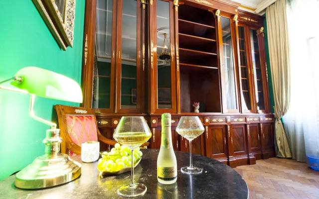 Filip Palace Luxurious Apartment
