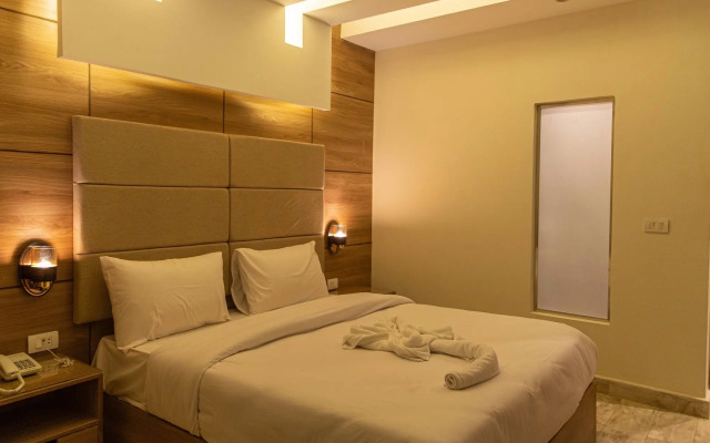 Nine Pyramids View Hotel