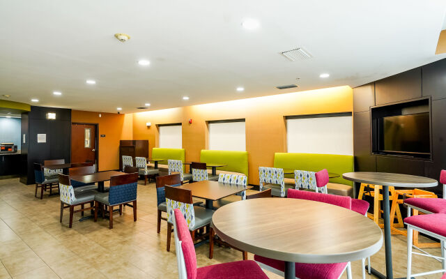 Comfort Suites