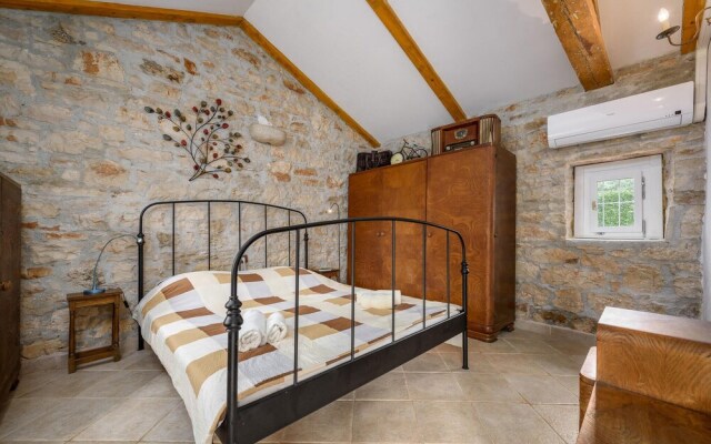 Beautiful Home in Vabriga With Wifi and 2 Bedrooms
