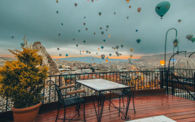 Bedrock Cave Hotel - Adults Only