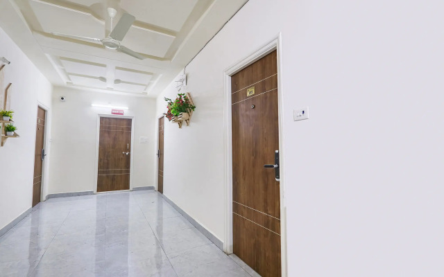 Fabhotel Golden Hitech