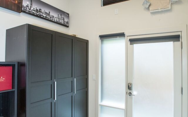 Modern Seattle Condo Sleeps 4
