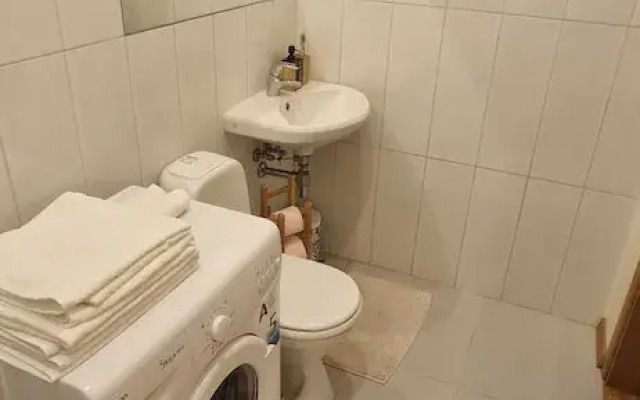 Tyzen38 Luxury Apartment