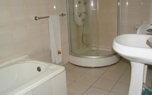 Charlie's Place And Suite