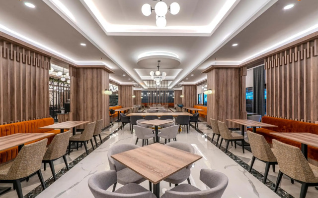 Arnor De Luxe Hotel