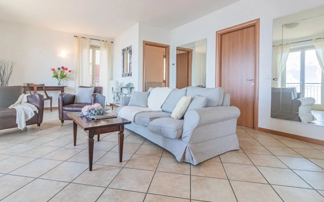 Sunny Varenna Apartment