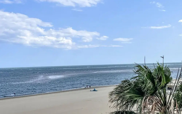 Luxury Front Line Apartment in Isla Canela Beach