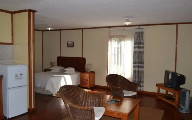 Log Cabin & Settlers Village