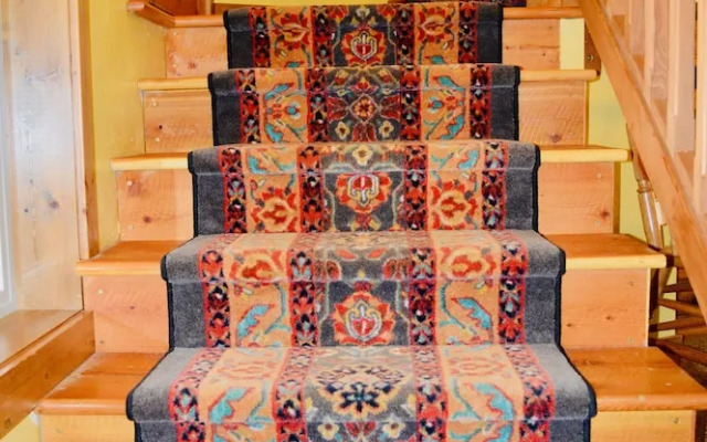 Glacier Guides Lodge