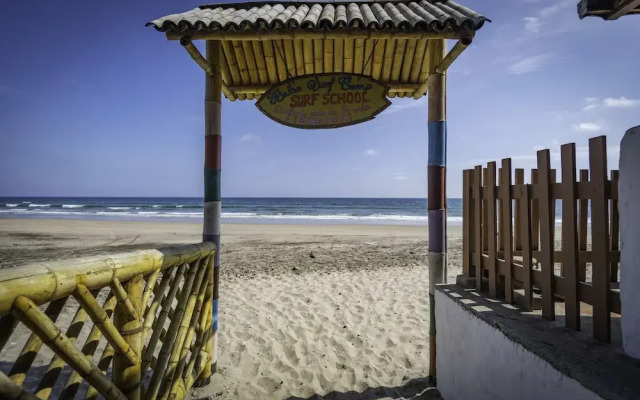 Balsa Surf Camp by Rotamundos