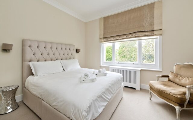 immaculate two bedroom apartment in chelsea by underthedoormat