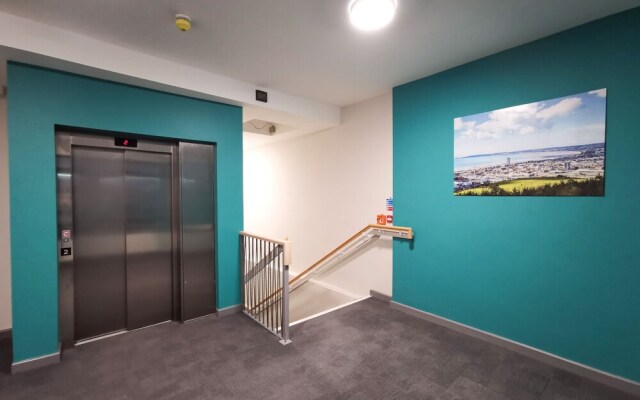 Cwtsh Hostel