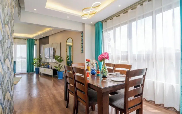 Luxury 4 Bedroom with a Rooftop Pool