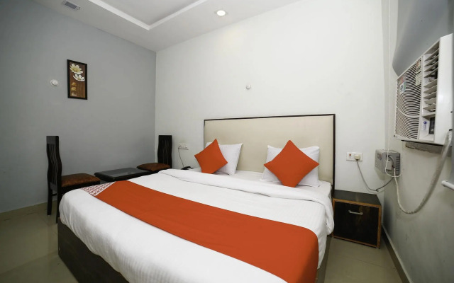 Hotel C P Palace by OYO Rooms