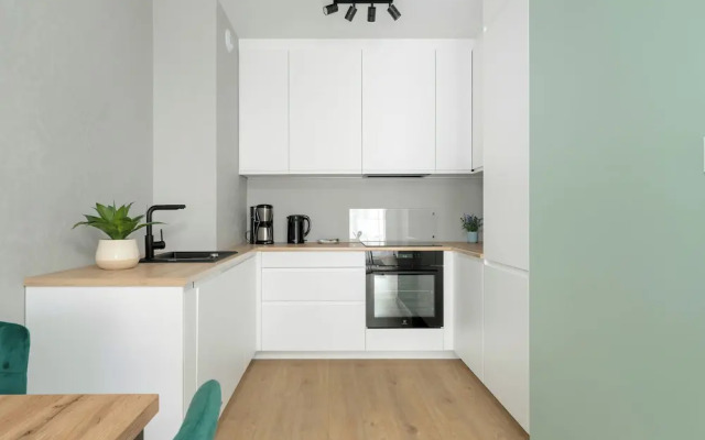 Apartment With Parking by Renters