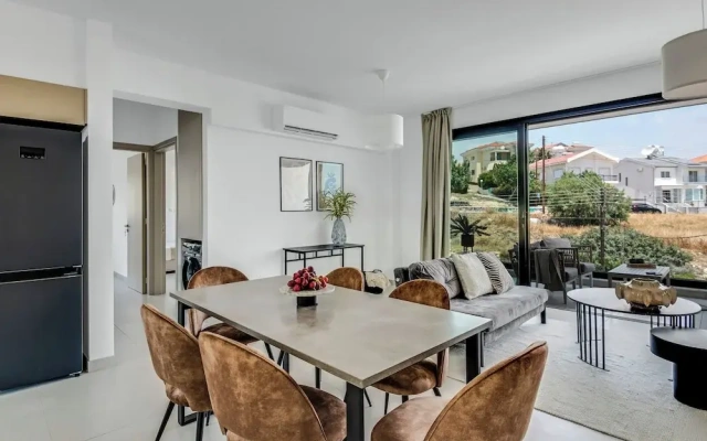 Sanders Elgio - Cute 2-bdr Apt With Balcony