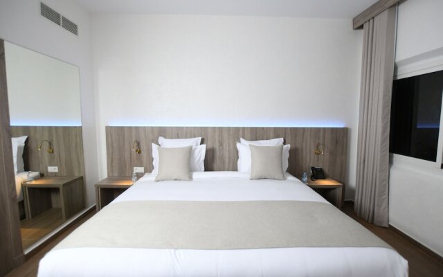 555 Hotel Clubbing Adults Only