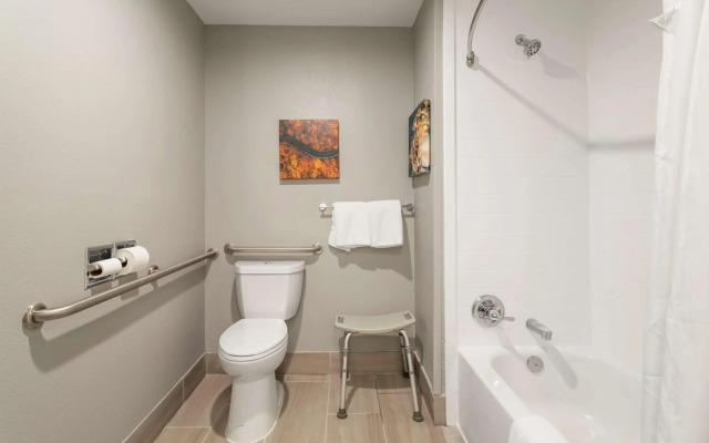 Best Western Plus Cleveland Inn & Suites